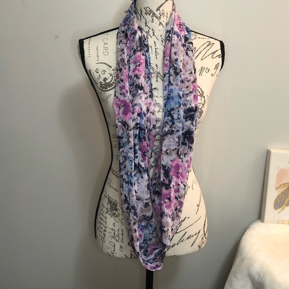American Eagle Outfitters Infinity Scarf - Picture 3 of 6